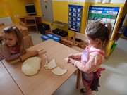 Pečeme ve školce - od zrníčka po rohlík